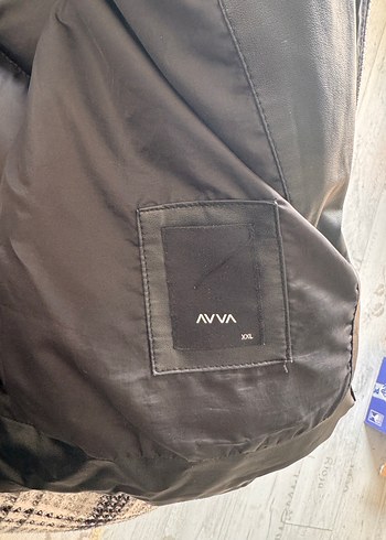 AVVA Erkek Siyah Deri Şişme Kapüşonlu Mont - Görsel 4