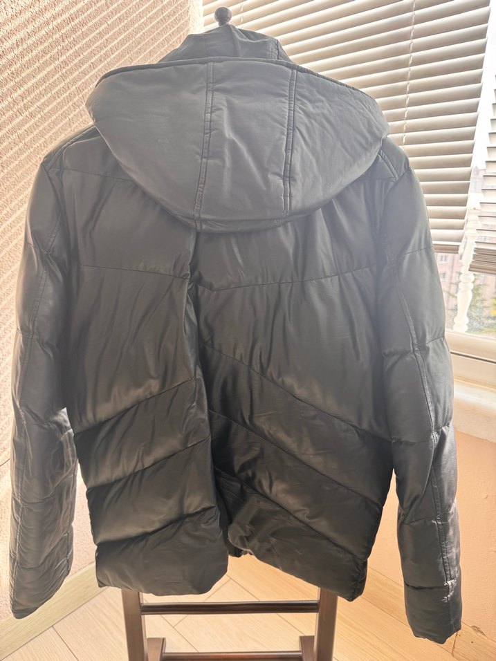 AVVA Erkek Siyah Deri Şişme Kapüşonlu Mont - Görsel 3