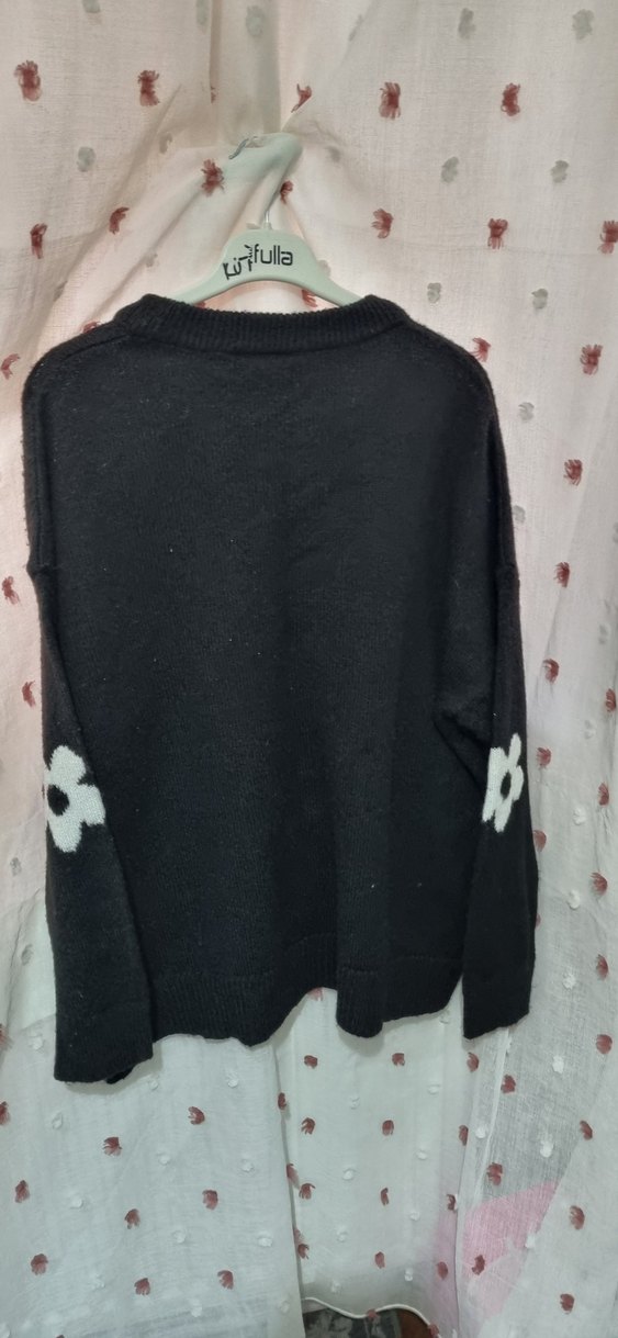 Çiçek Desenli Siyah Örgü Kadın Kazak - Görsel 2