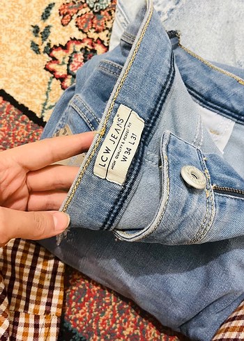 Düğmeli Gri Baskılı Kadın Denim Pantolon - Görsel 3