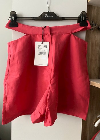 Pembe Cutout Detaylı Mini Şort