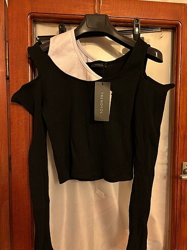 ETİKETLİ TRENDYOLMİLLA CROP