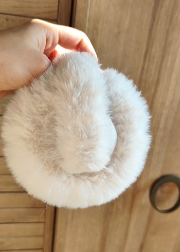 Beden Beyaz Peluş Kulaklık