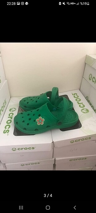 Crocs model terlikler satışta numara