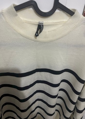 Çizgili Beyaz Kadın Triko Kazak - Görsel 2