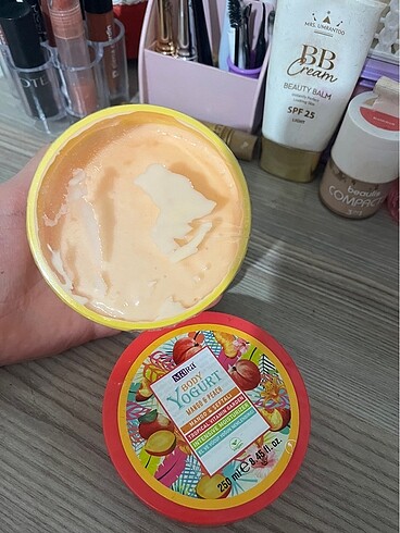 Beden Mara yogurt vücut losyonu mango ve şeftali