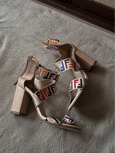 Fendi Fendi topuklu ayakkabı