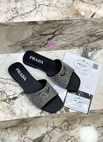 Prada taşlı terlik