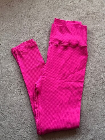 Pembe tayt