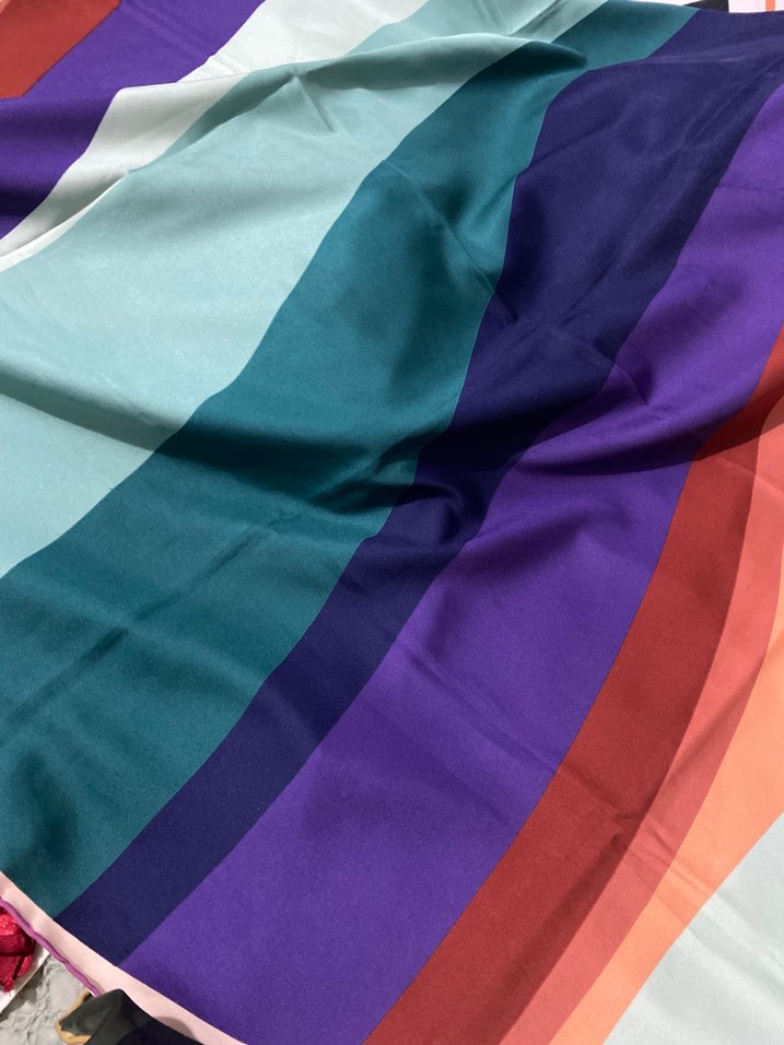 Kadın yeşil ve çok renkli Modern Desenli eşarp - Görsel 2