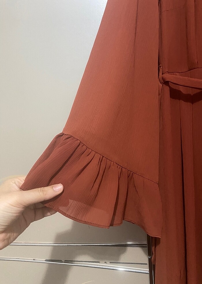 Tarçın rengi şifon elbise - Görsel 3