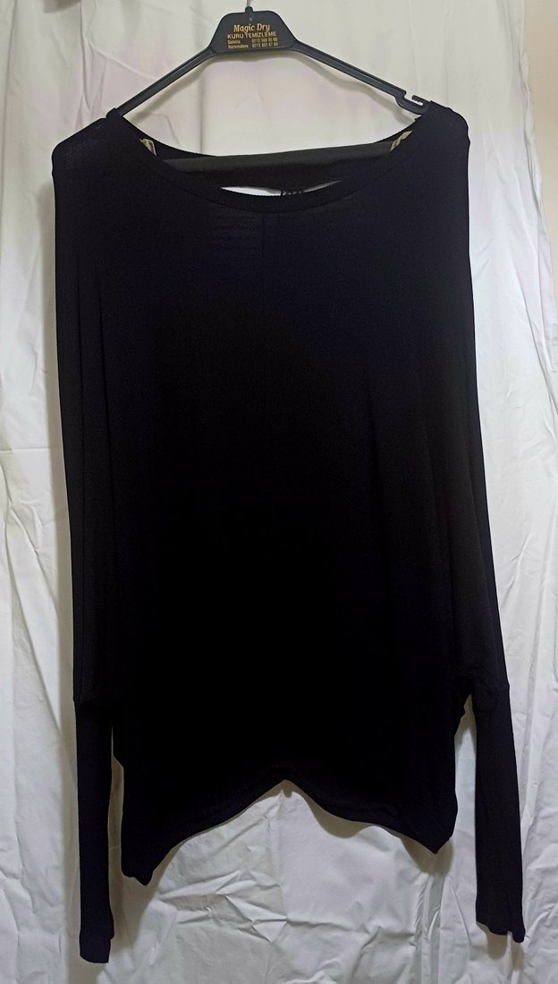 Siyah V Yakalı Uzun Kollu Gotik Bluz - Görsel 2