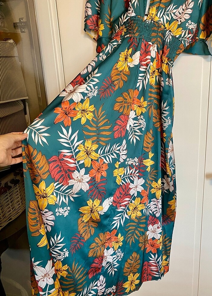 Çiçekli Elbise - Görsel 4