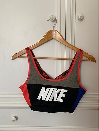 Nike sütyen
