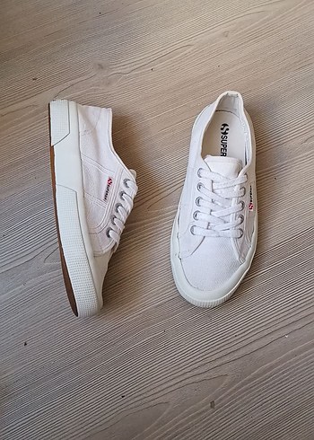 37 Beden beyaz Renk Orjinal Superga