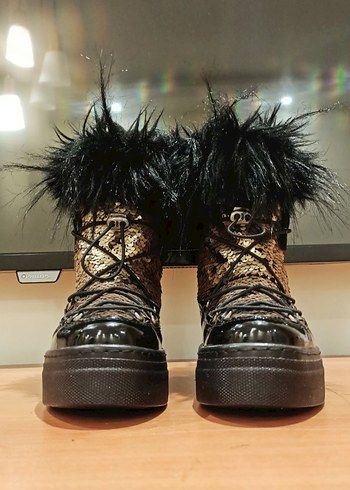 Pul Detaylı Kar Botu - Görsel 3