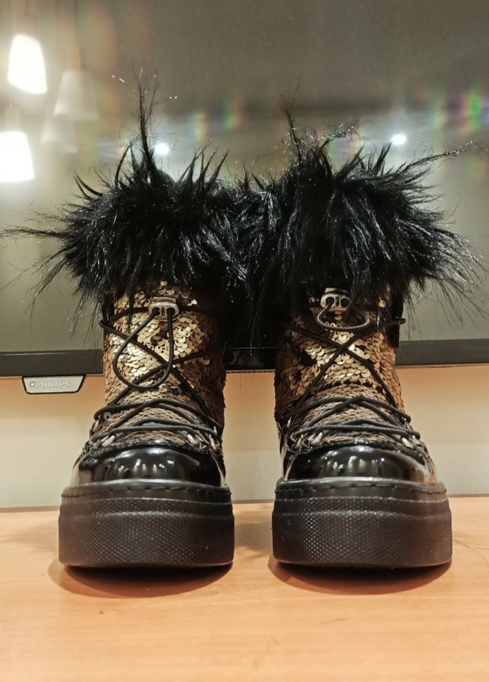 Pul Detaylı Kar Botu - Görsel 3