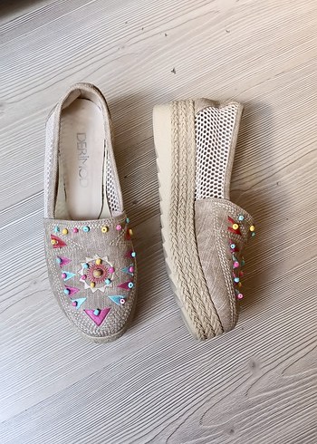 Derimod Boncuk İşlemeli Çok Renkli Dolgu Topuk Espadril - Görsel 8