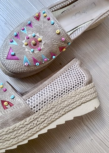 Derimod Boncuk İşlemeli Çok Renkli Dolgu Topuk Espadril - Görsel 9