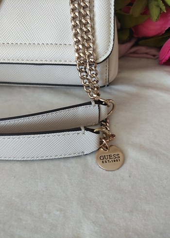 Beden Zincir Detaylı Beyaz Guess Deri Çanta