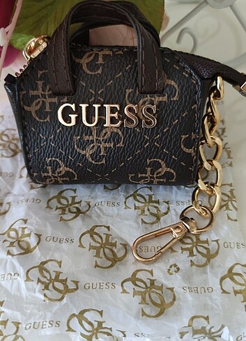 Guess Mini Anahtarlık, Bozuk para cüzdanı, Airpods Kutusu