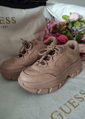 Bej Çiçek Desenli Platform Topuklu Guess Spor Ayakkabı