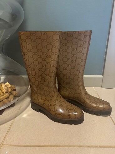 Gucci yağmur çizmesi