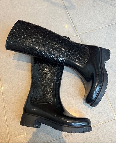 Orjnal Louis Vuitton yağmur çizmesi