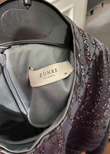 Zühre Yılan Desenli Gri Uzun Abiye Elbise