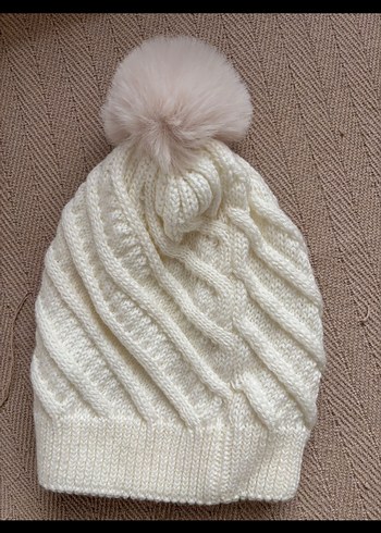 Kadın Beyaz Örgü Bere Ponponlu - Görsel 2