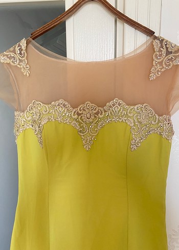 Pastel Sarı Dantel İşlemeli Uzun Abiye Elbise