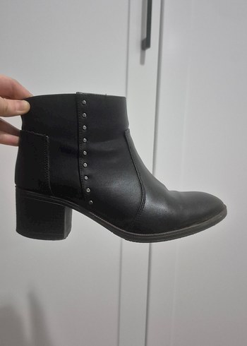 Kadın Siyah Deri Fermuarlı Topuklu Bot - Görsel 3
