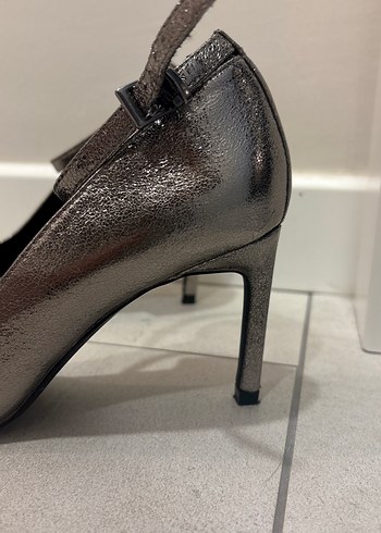 Gri Metalik Kemerli Stiletto 36 berksha - Görsel 4