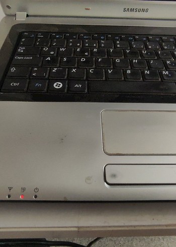  Beden Beyaz Samsung Dizüstü Bilgisayar ekran kırık
