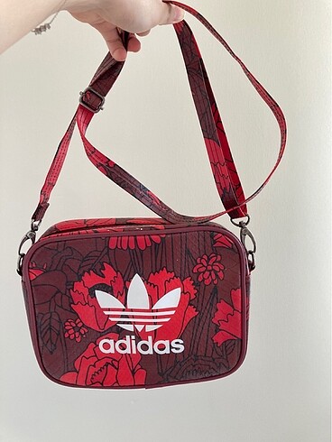 Orjinal adidas yan çanta ??