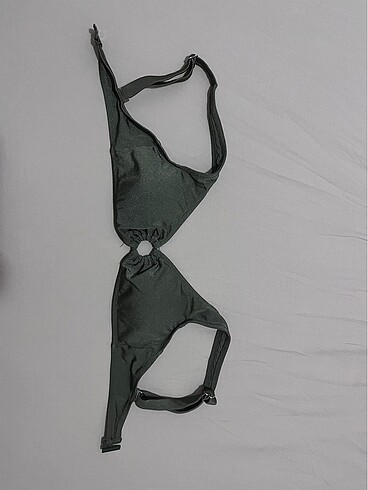 Bikini üst hiç giyilmedi
