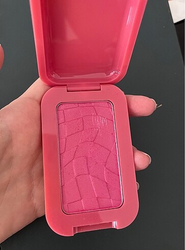  Beden Nyx buttermelt blush