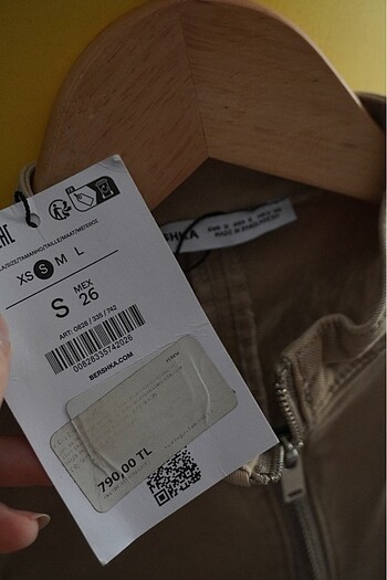 s Beden camel Renk Bershka kot elbise etiketi üzerinde