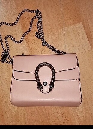 Pembe zincirli çanta 