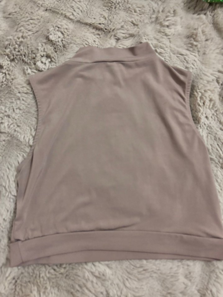 Bej Yüksek Yaka Kolsuz - Görsel 3