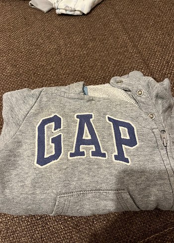 GAP Erkek Çocuk Gri Fermuarlı Sweatshirt