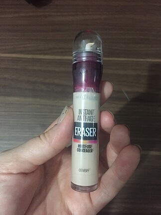 Maybeline Instant Anti-Age kapatıcı ıvory rengi 00