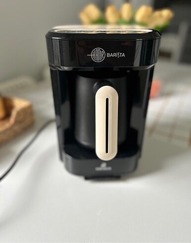 Barista latte ve Türk kahvesi makinası