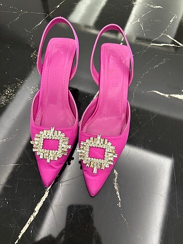 Zara taşlı stiletto