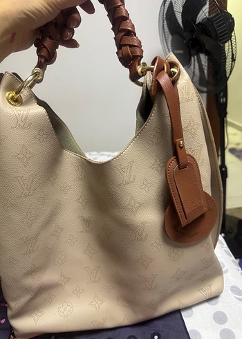 Louis Vuitton Bej Deri Kadın Omuz Çantası