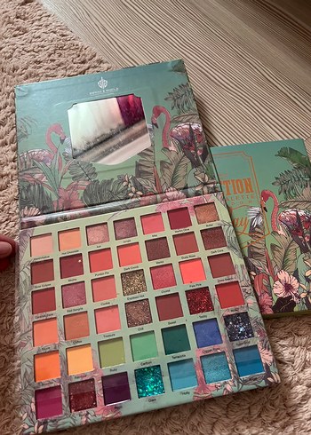 NYX Renkli Flamingo Göz Farı Paleti