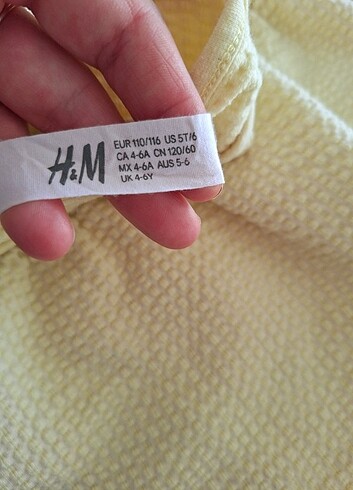 6 Yaş Beden H&M pastel sarı renkte robalı elbise