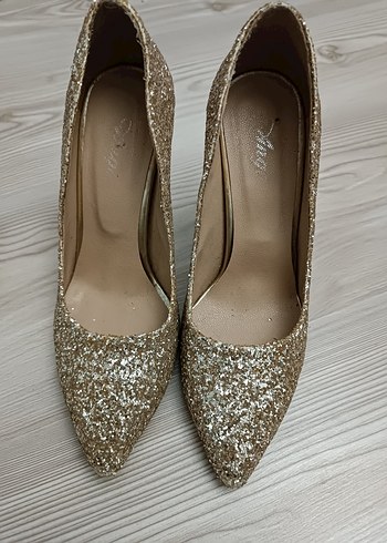 Altın Renkli Simli Stiletto Topuklu Kadın Ayakkabı