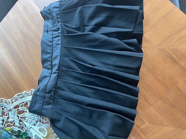 l Beden siyah Renk Zara deri detaylı mini şort etek