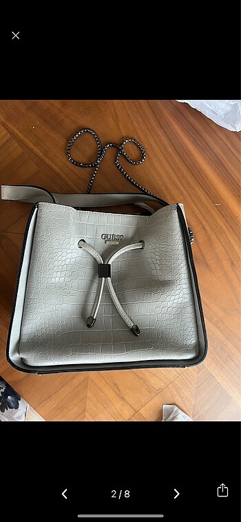 Guess çanta rengi taş rengidir